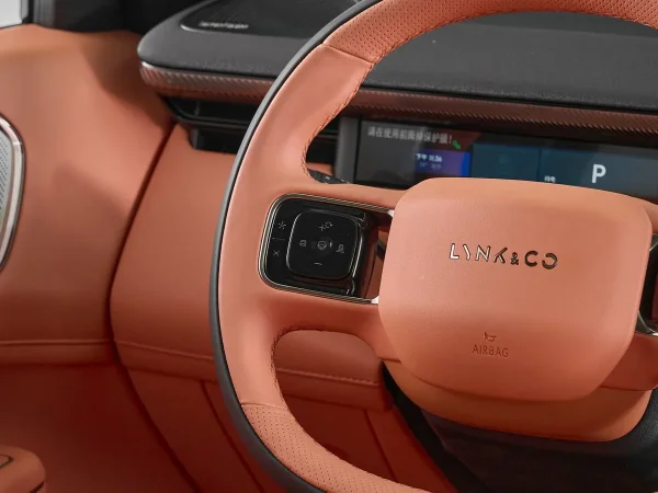 Lynk & Co 900 фото №12