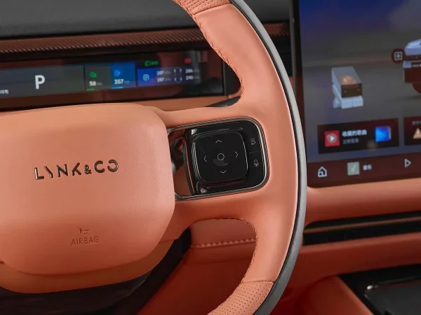 Lynk & Co 900 фото №13