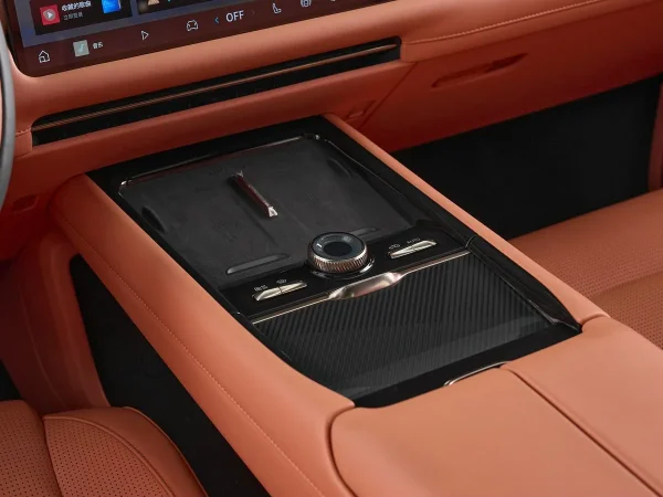 Lynk & Co 900 фото №20