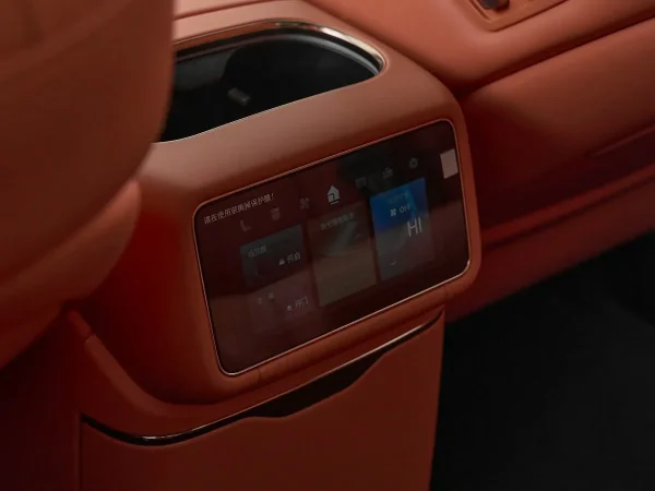 Lynk & Co 900 фото №25