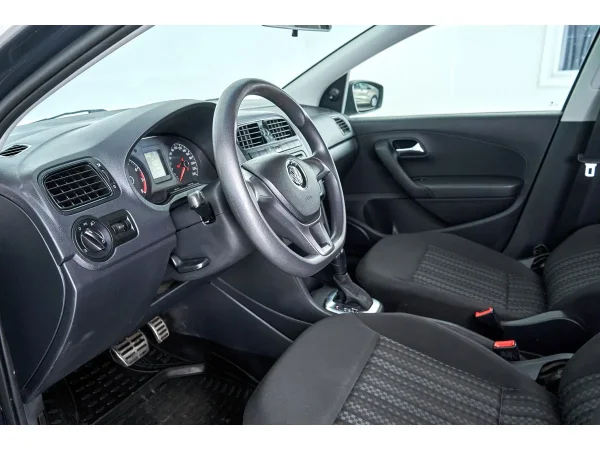 Volkswagen Polo, V Рестайлинг фото №11