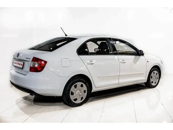 Skoda Rapid, I фото №2