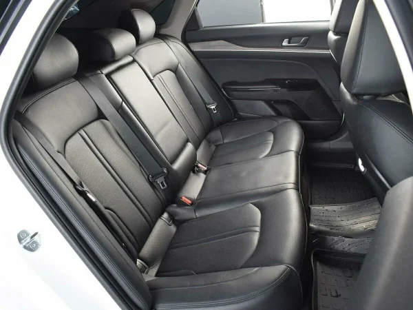 Kia K5, III фото №10
