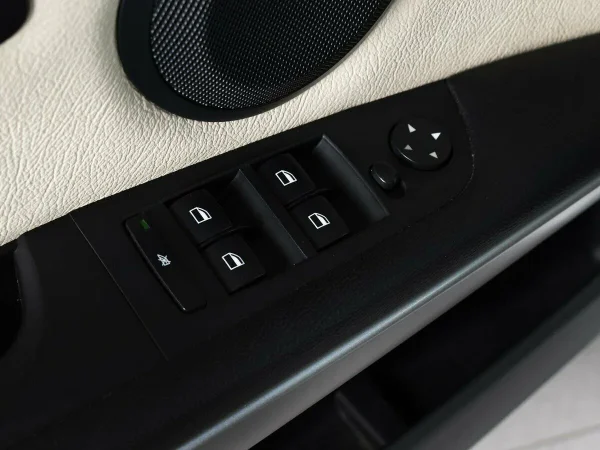 BMW 3 серии, V (E90/E91/E92/E93) Рестайлинг фото №10