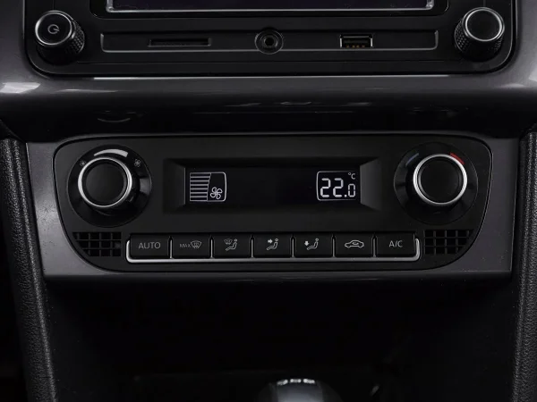 Volkswagen Polo, V Рестайлинг фото №18