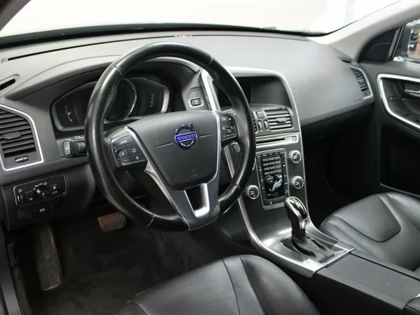 Volvo XC60, I Рестайлинг фото №11