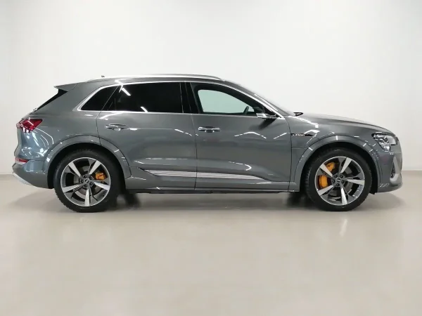 Audi e-tron S фото №3