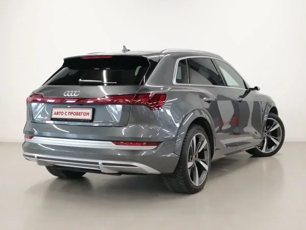 Audi e-tron S фото №4