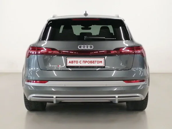 Audi e-tron S фото №5
