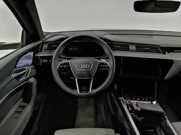 Audi e-tron S фото №7