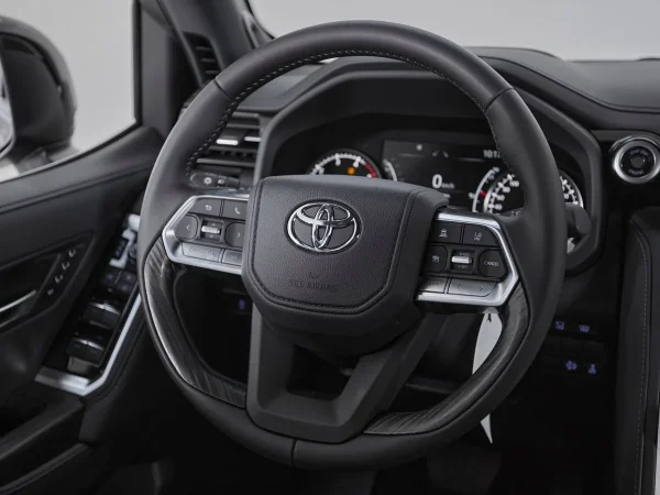 Toyota Land Cruiser, 300 Series фото №11