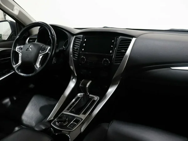 Mitsubishi Pajero Sport, III фото №12