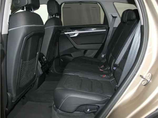 Volkswagen Touareg, III фото №16