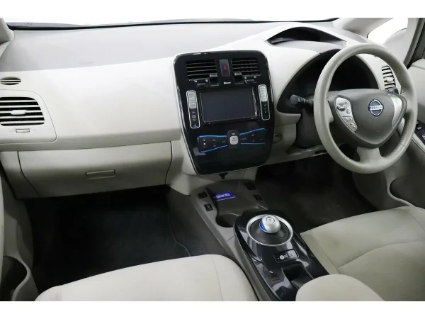 Nissan Leaf, I (ZE0/AZE0) фото №10