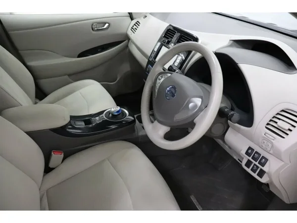 Nissan Leaf, I (ZE0/AZE0) фото №12