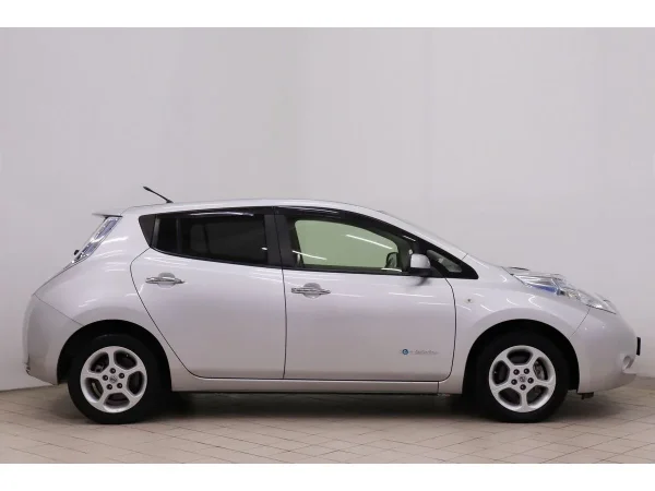 Nissan Leaf, I (ZE0/AZE0) фото №3