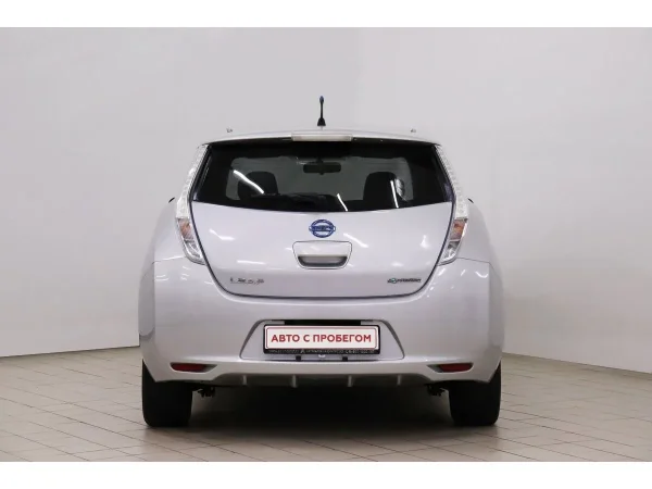 Nissan Leaf, I (ZE0/AZE0) фото №5