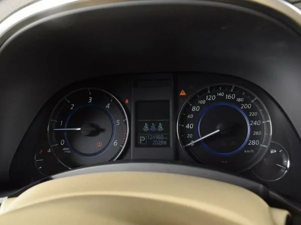 Infiniti QX70 фото №11