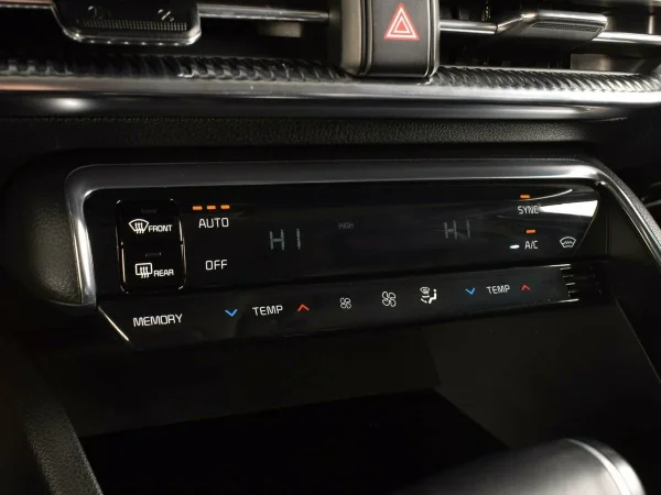 Kia K5, III фото №10