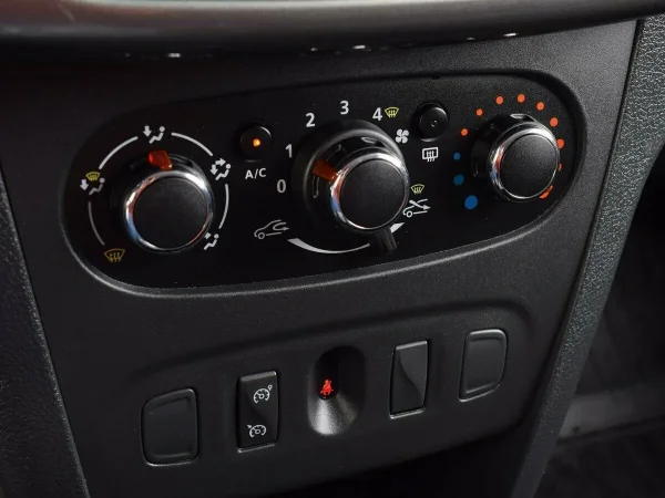 Renault Sandero, II Рестайлинг фото №8