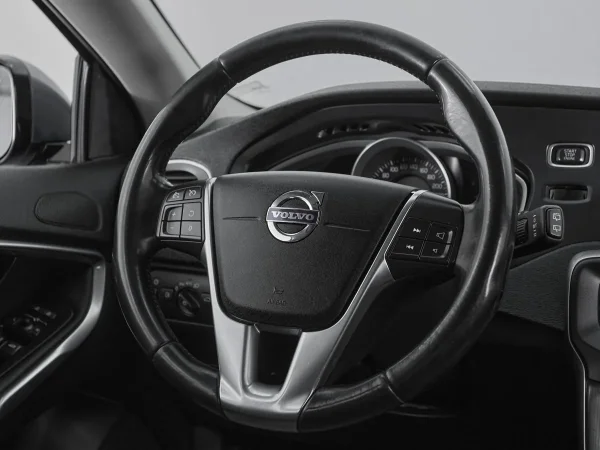 Volvo V40, II фото №10
