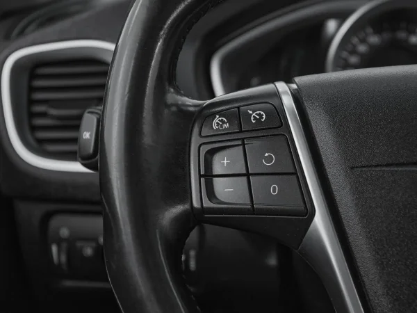 Volvo V40, II фото №11