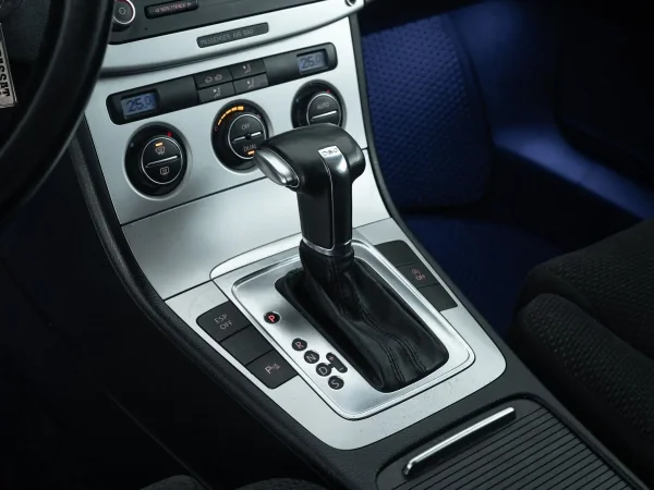 Volkswagen Passat, B6 фото №13