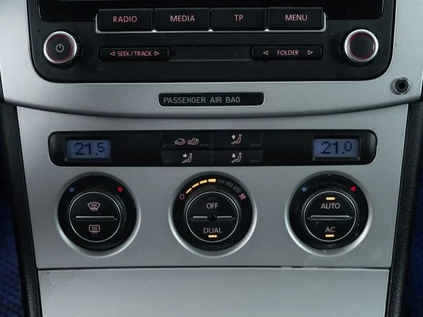 Volkswagen Passat, B6 фото №15