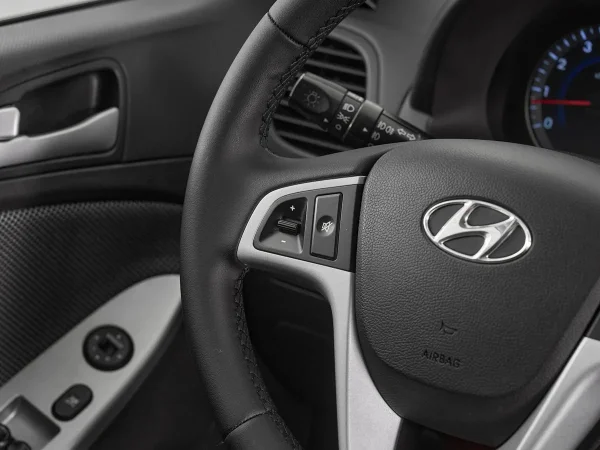 Hyundai Solaris, I фото №11