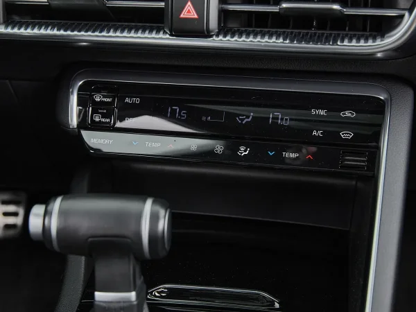 Kia K5, III фото №25