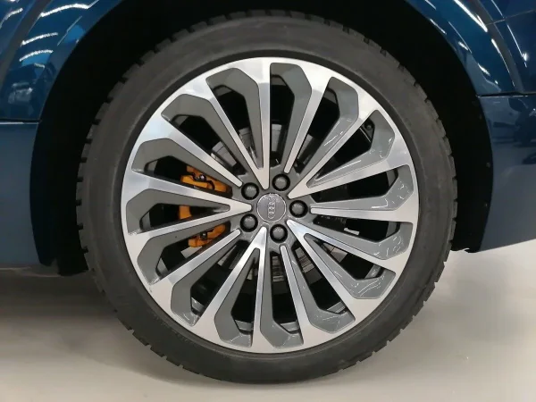 Audi e-tron, I фото №7