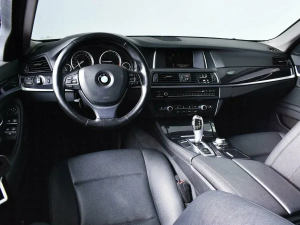 BMW 5 серии, VI (F10/F11/F07) Рестайлинг фото №6