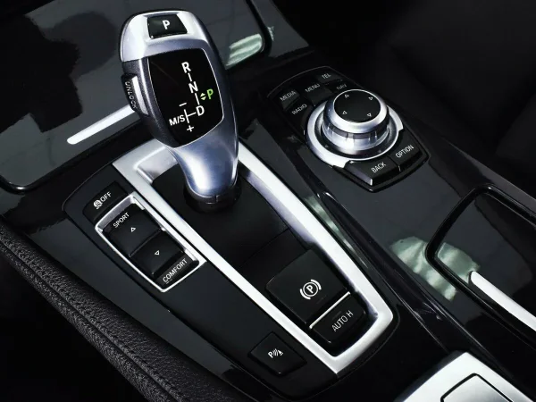 BMW 5 серии, VI (F10/F11/F07) Рестайлинг фото №8