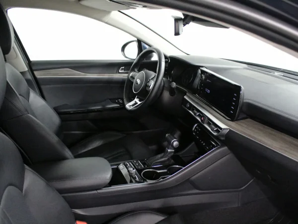 Kia K5, III фото №10