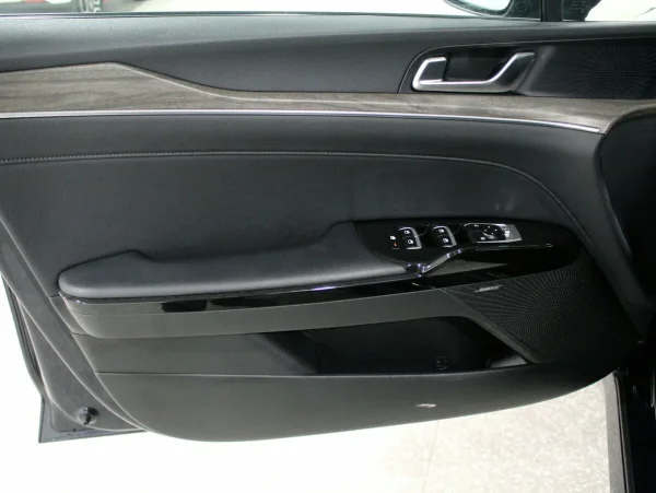 Kia K5, III фото №13