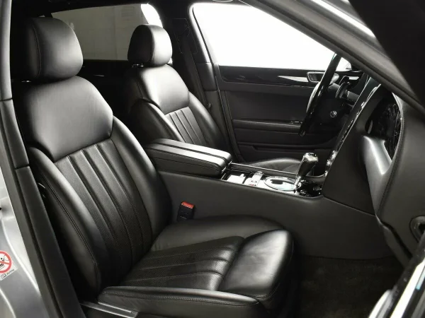 Bentley Continental Flying Spur фото №7