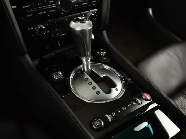 Bentley Continental Flying Spur фото №8