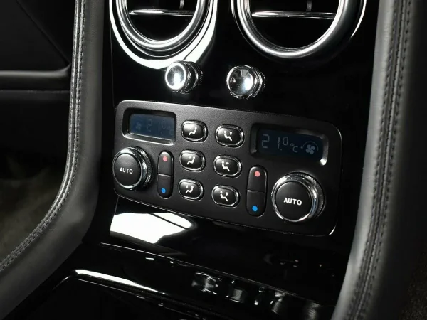 Bentley Continental Flying Spur фото №9