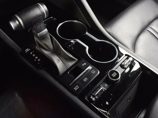 Kia K5, III фото №8