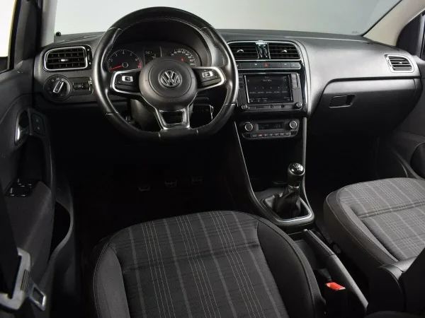 Volkswagen Polo, V Рестайлинг фото №6