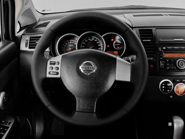 Nissan Tiida, I Рестайлинг фото №10