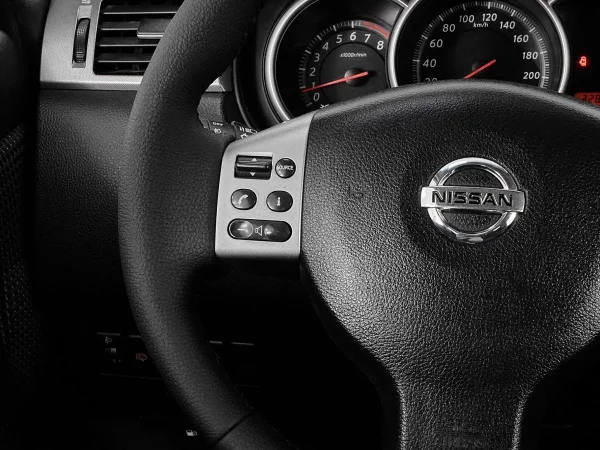 Nissan Tiida, I Рестайлинг фото №11