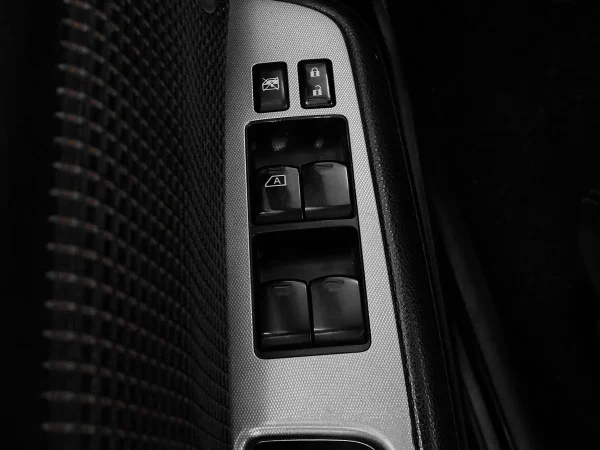 Nissan Tiida, I Рестайлинг фото №13