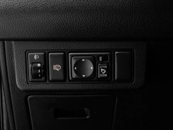 Nissan Tiida, I Рестайлинг фото №14