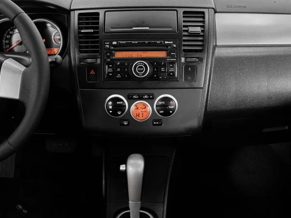 Nissan Tiida, I Рестайлинг фото №15