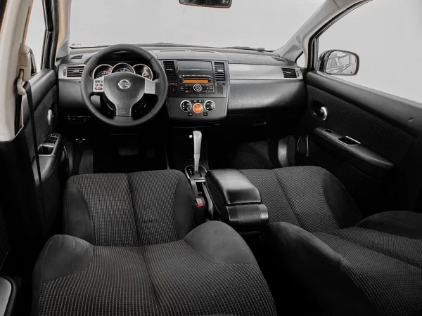 Nissan Tiida, I Рестайлинг фото №7