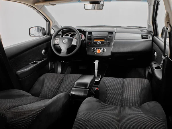 Nissan Tiida, I Рестайлинг фото №9