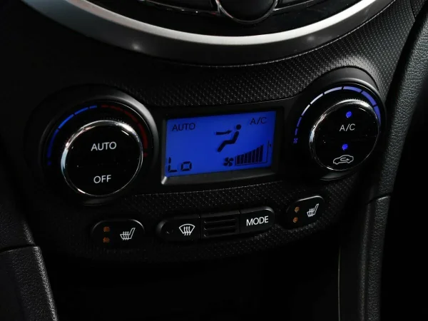 Hyundai Solaris, I фото №9