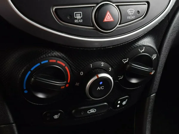 Hyundai Solaris, I фото №8