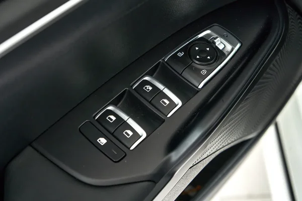 Kia K5, III фото №14